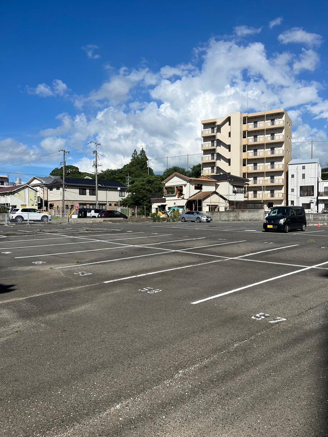 西山ガレージの外観・駐車場イメージ2枚目