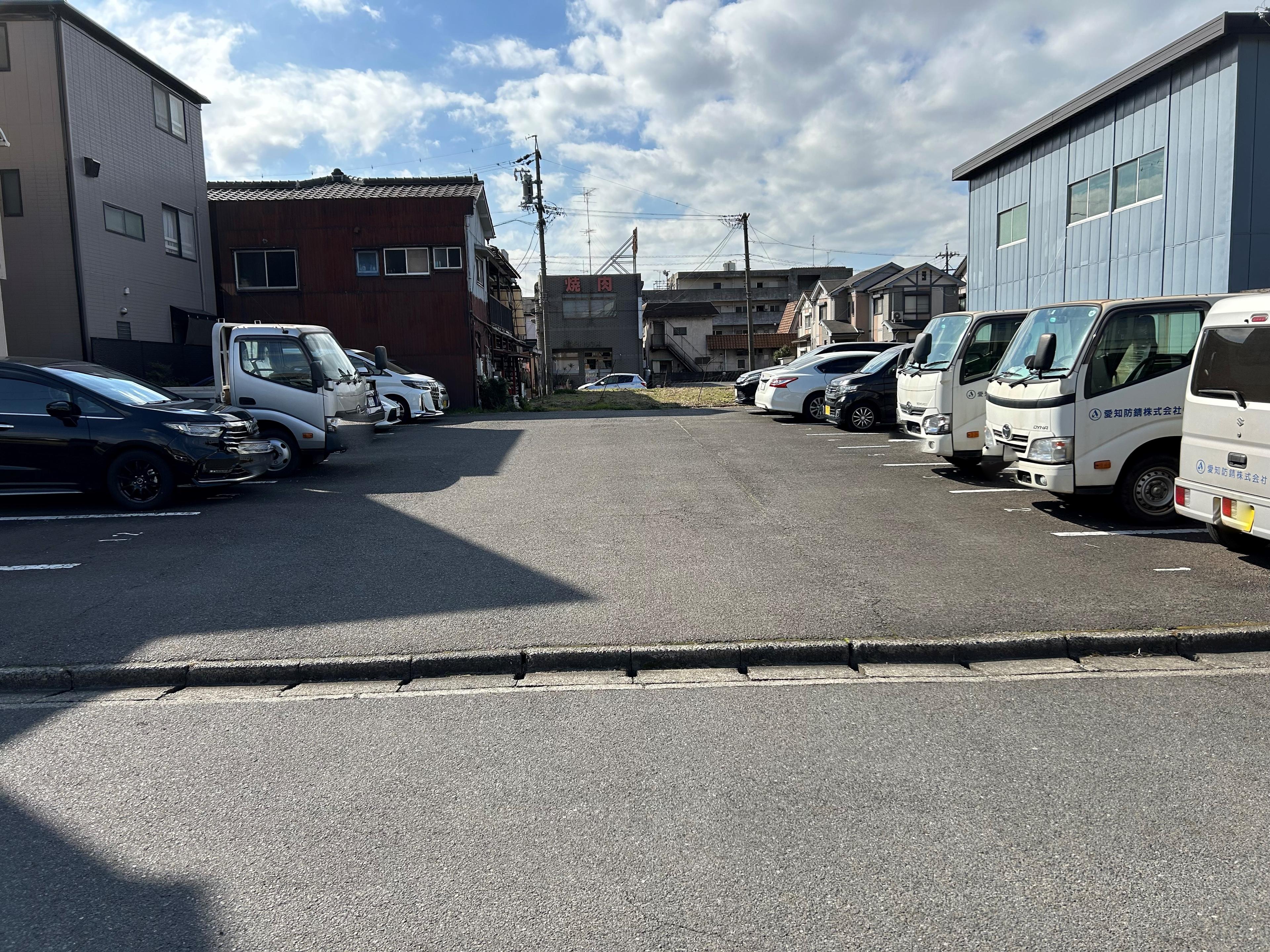000058の外観・駐車場イメージ1枚目