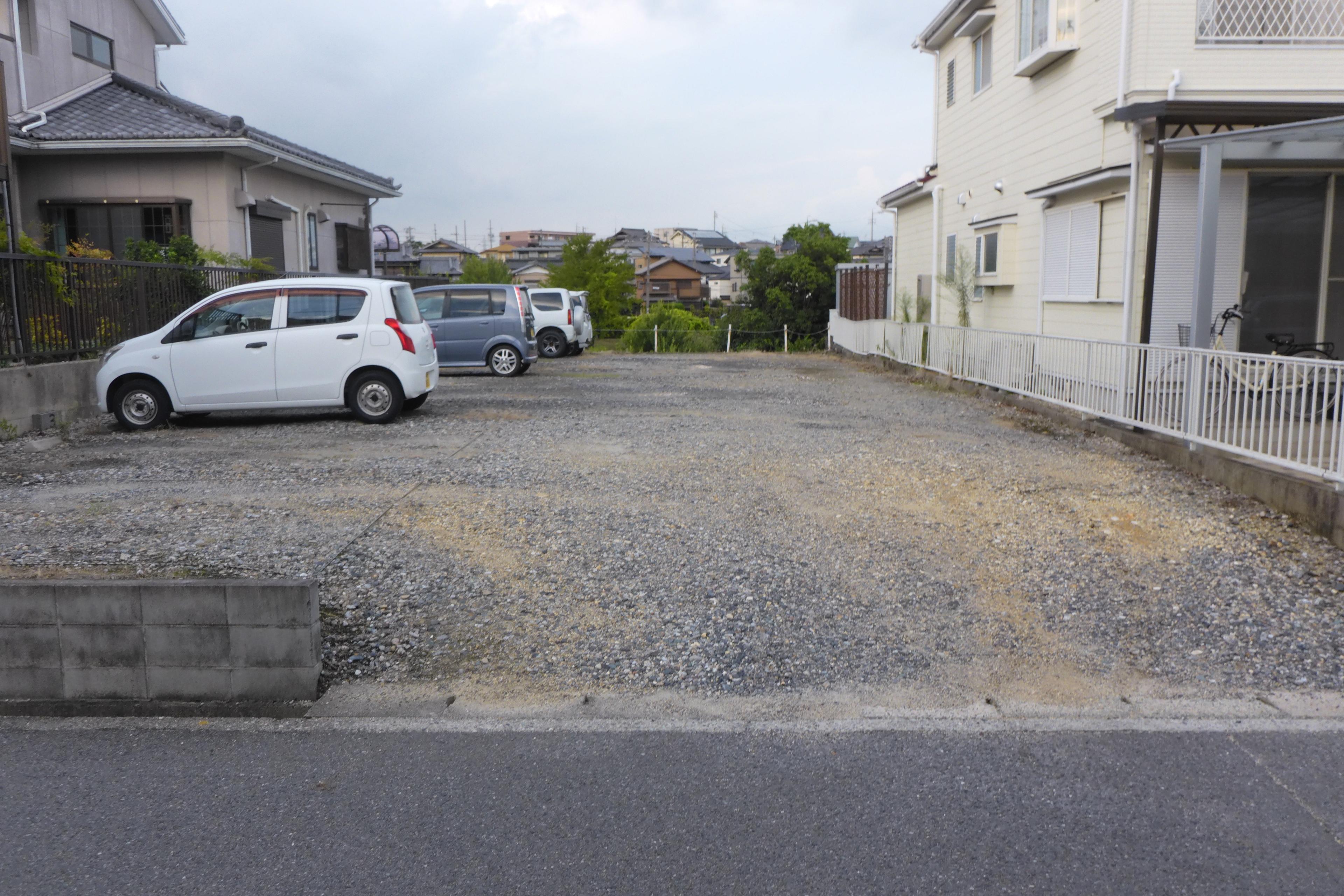 320056の外観・駐車場イメージ1枚目