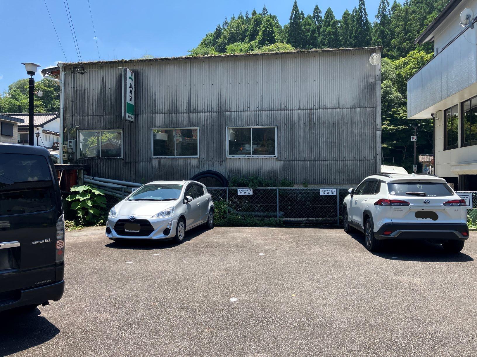 足助駐車場の外観・駐車場イメージ2枚目