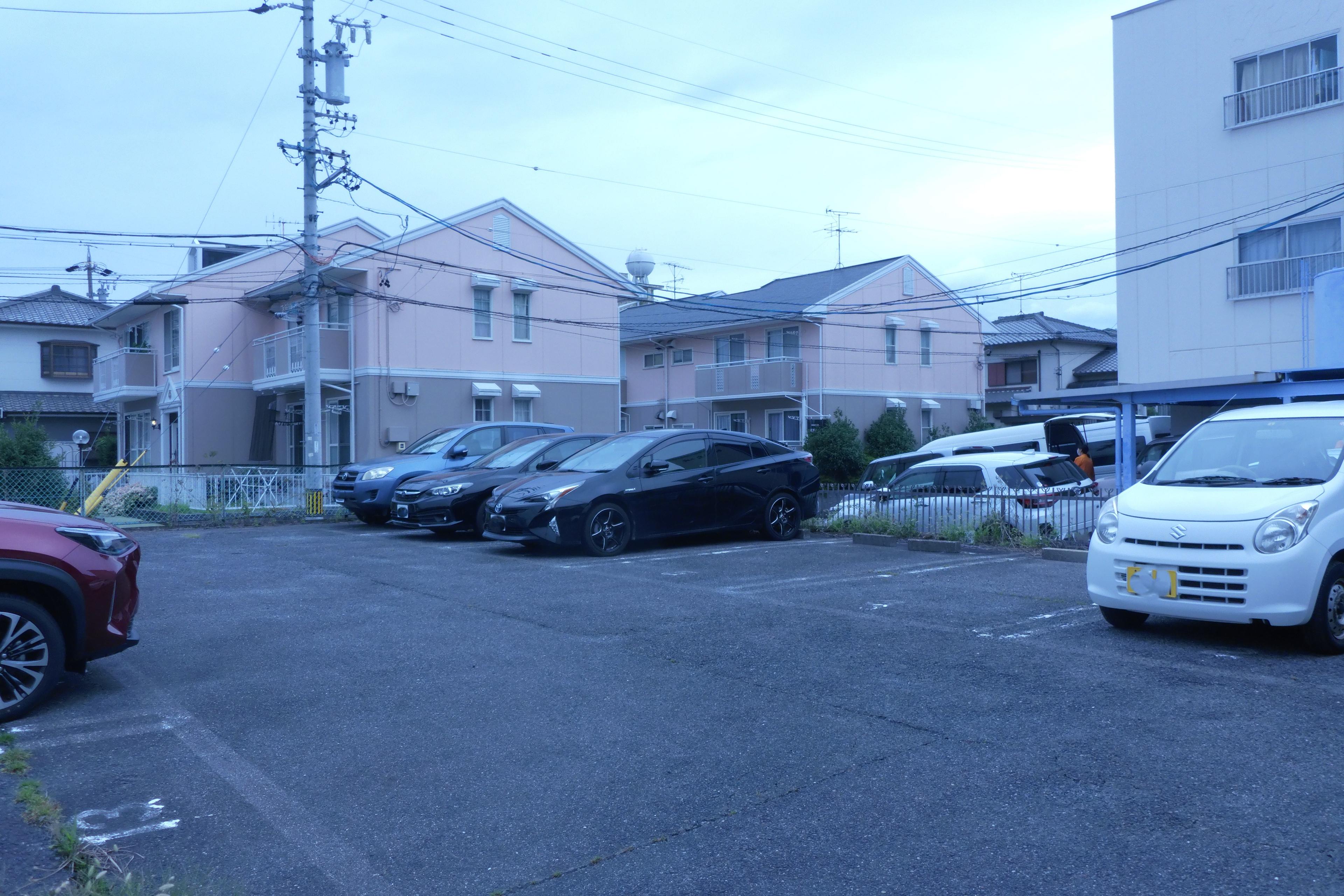 320042の外観・駐車場イメージ2枚目