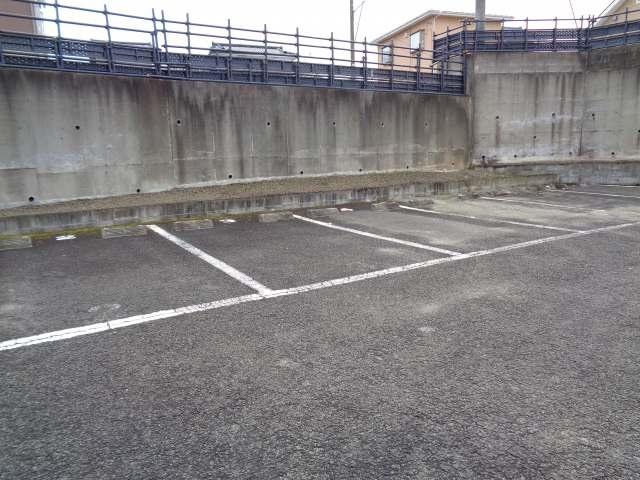アカサカ(23440)の外観・駐車場イメージ1枚目