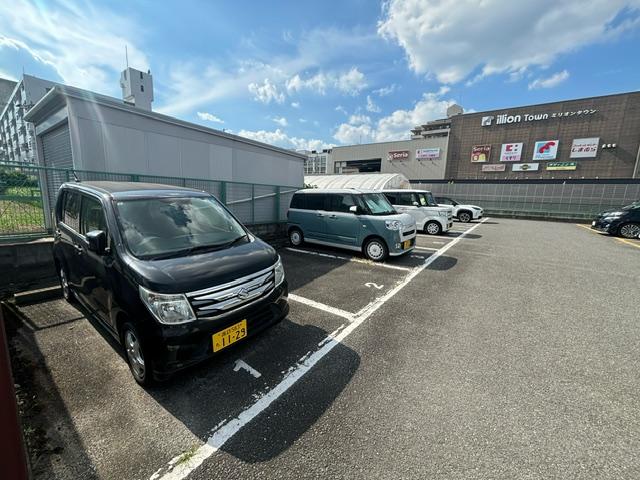 鈴木ガレージの外観・駐車場イメージ3枚目