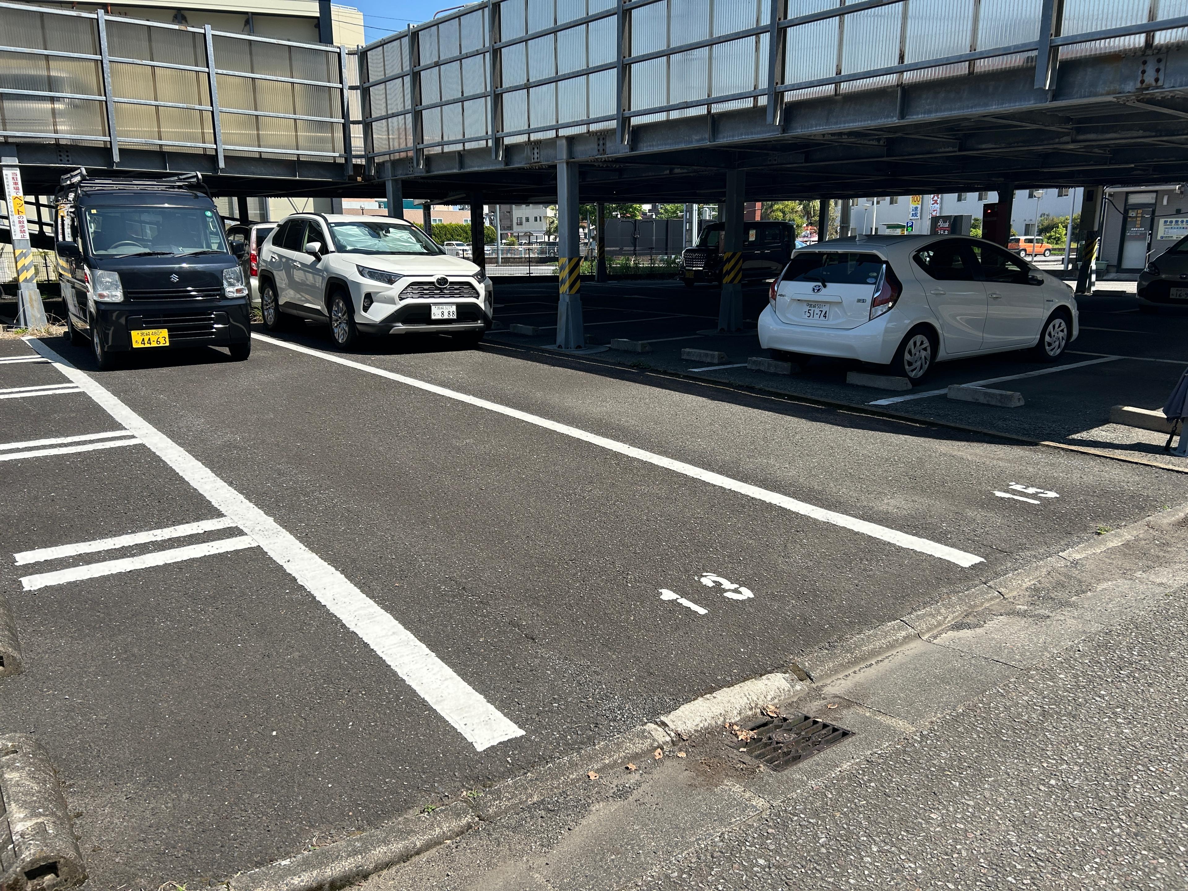 コートサイド　パーキングの外観・駐車場イメージ3枚目