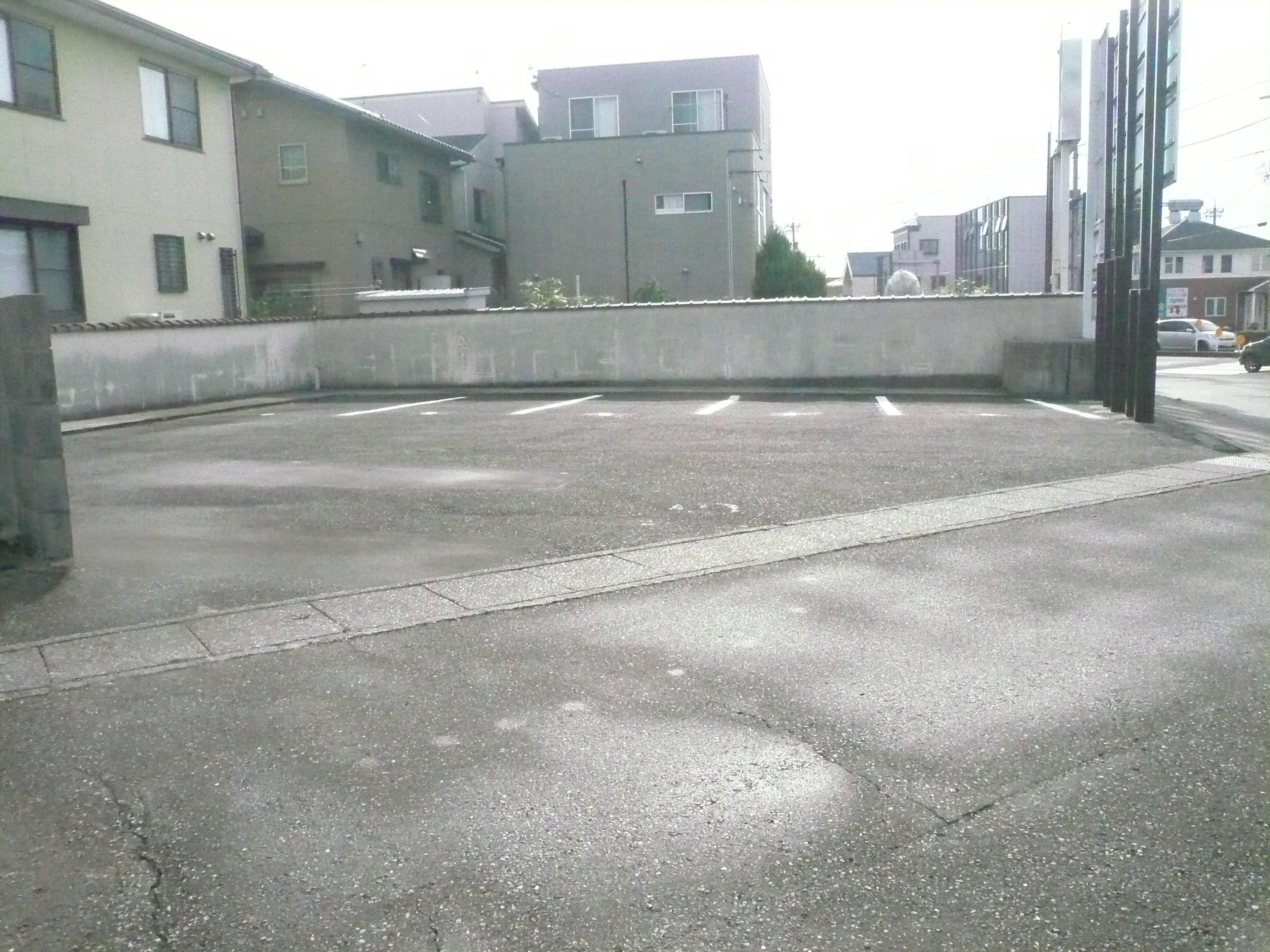 高尾台1丁目月極駐車場の外観・駐車場イメージ2枚目