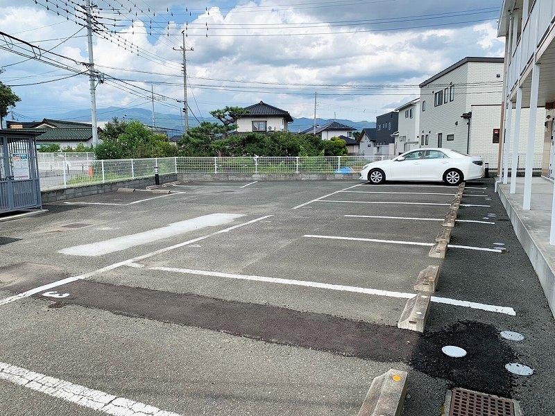 ピレーネ(16371)の外観・駐車場イメージ1枚目