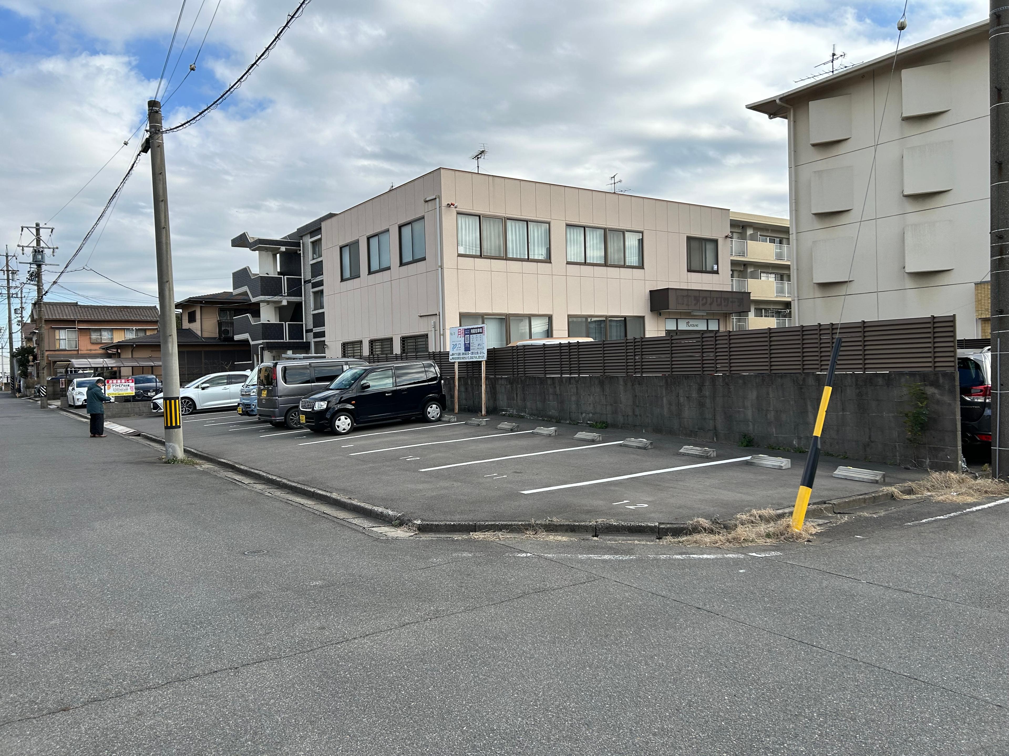 000132の外観・駐車場イメージ1枚目