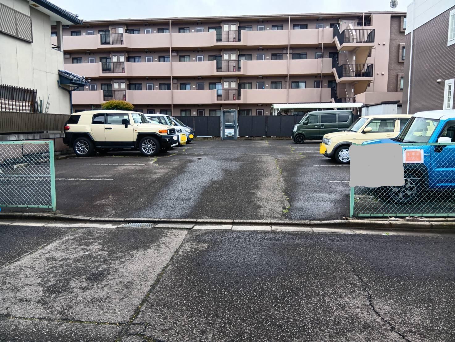 柳生六丁目山本月極駐車場の外観・駐車場イメージ1枚目