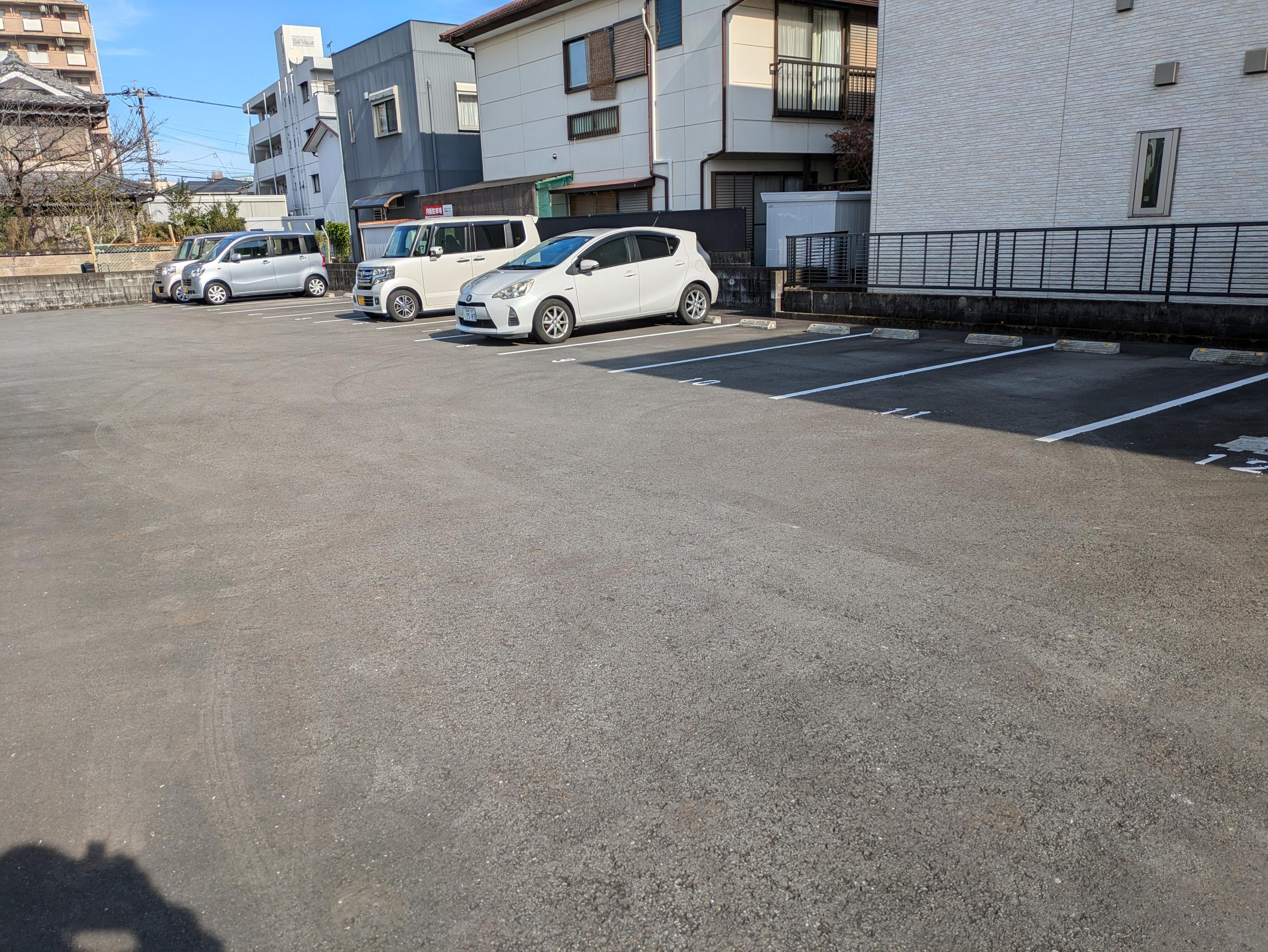 マリベール専用駐車場の外観・駐車場イメージ2枚目
