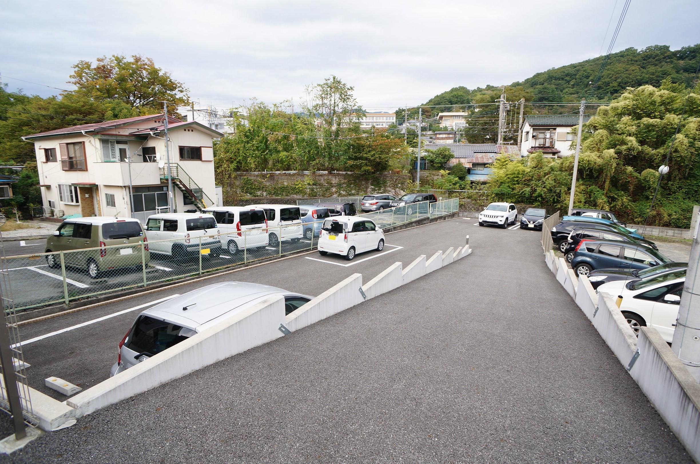 シャーメゾンブリエ月極駐車場の外観・駐車場イメージ2枚目