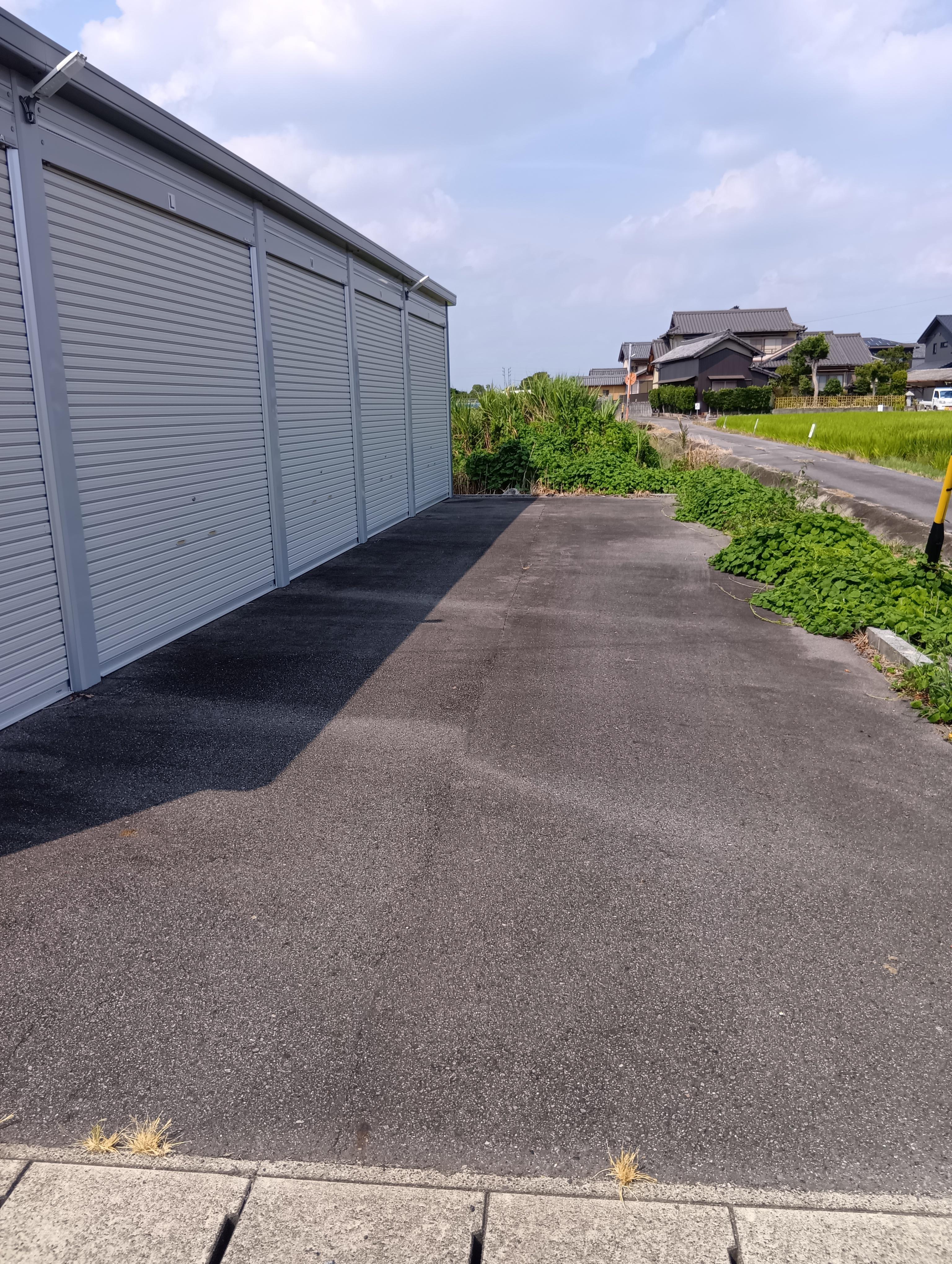 西尾市矢曽根町貸ガレージの外観・駐車場イメージ3枚目