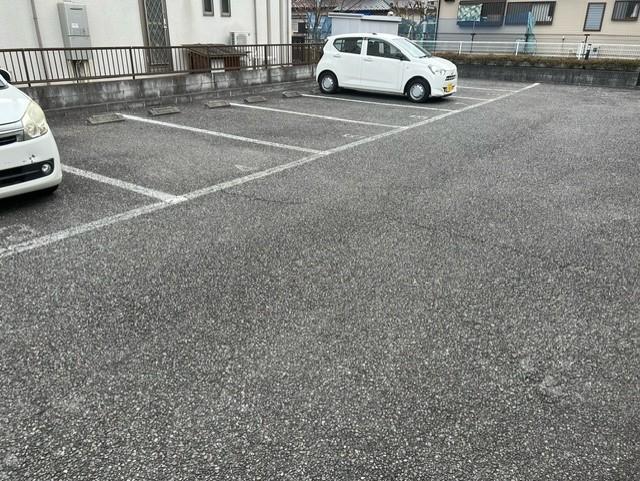 ＹＯＳＨＩＫＩ(18401)の外観・駐車場イメージ1枚目