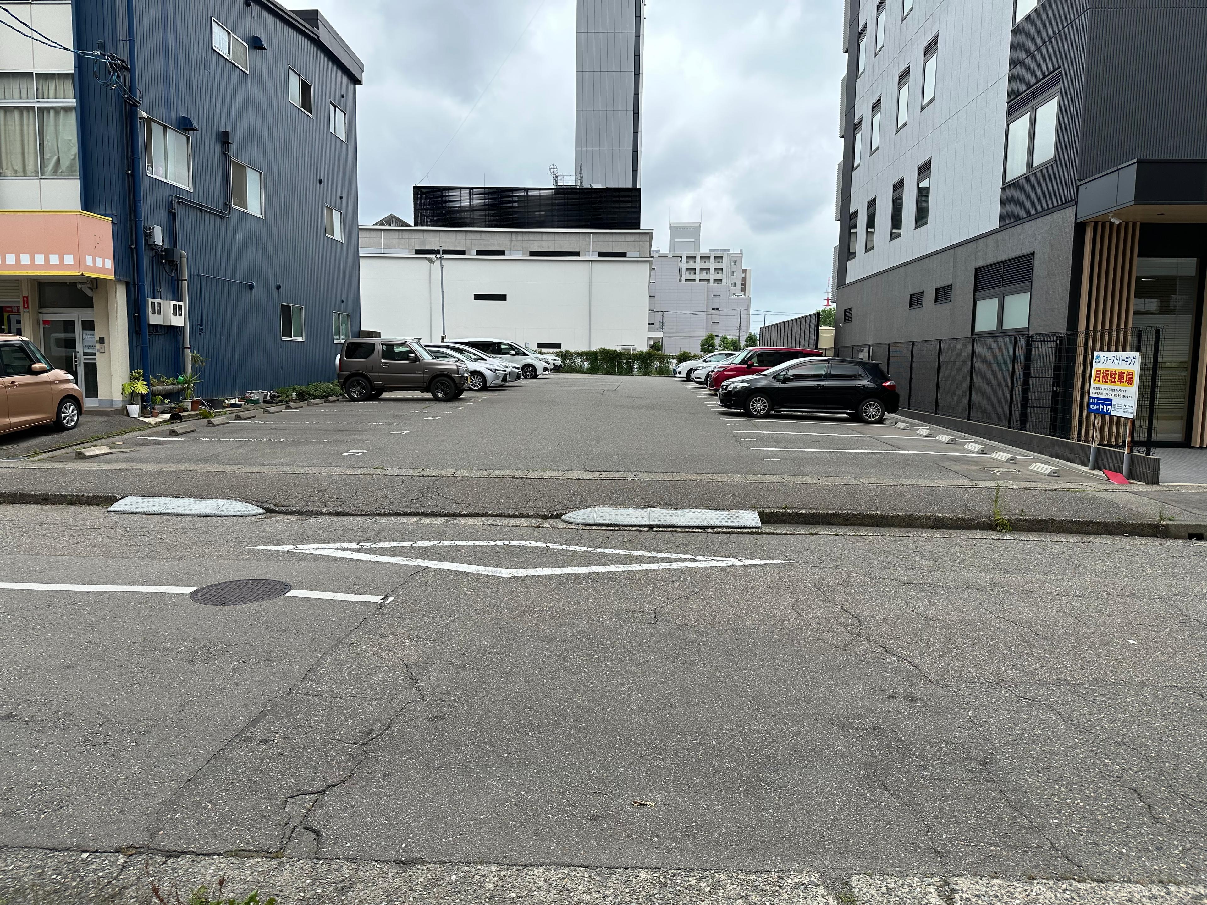 ファーストパーキング（広岡）の外観・駐車場イメージ1枚目