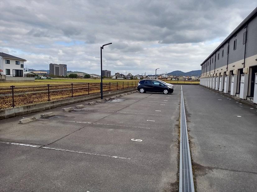 ラフィーネ(31805)の外観・駐車場イメージ2枚目