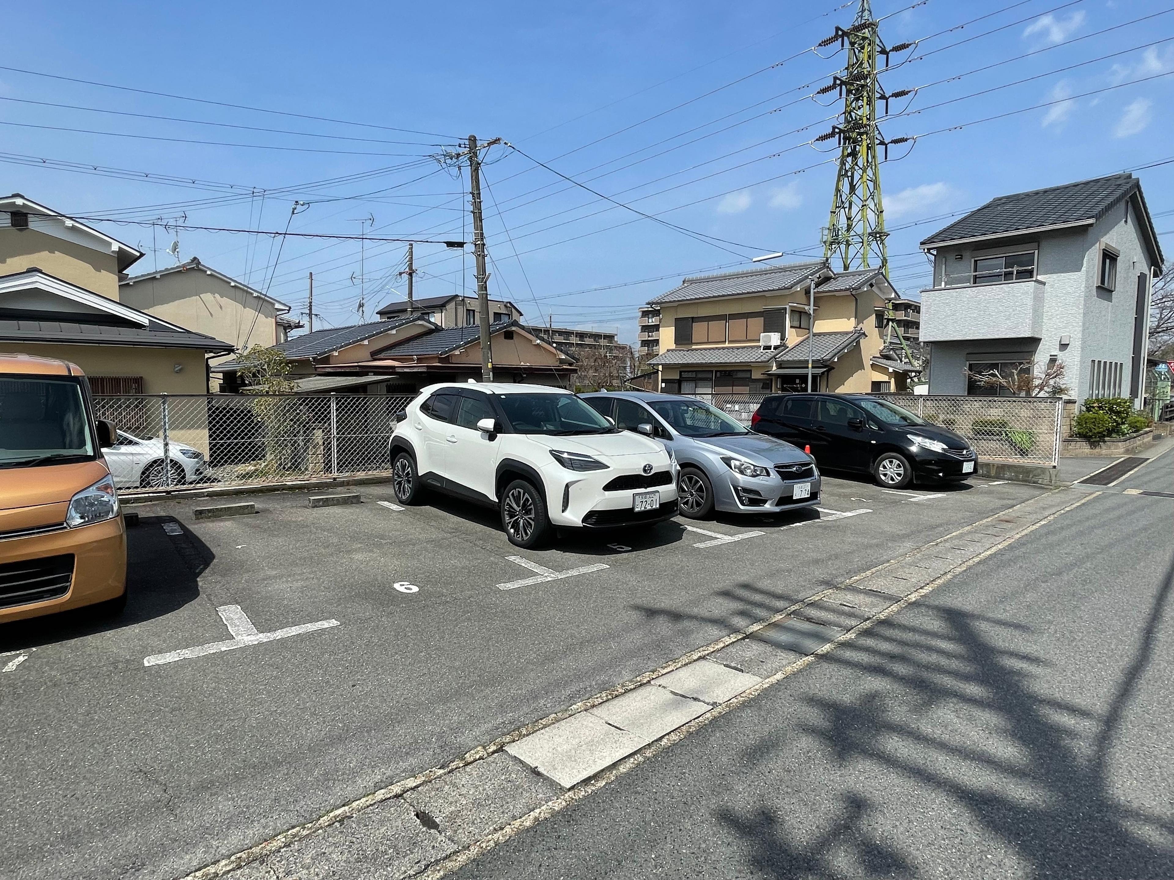 辻本ガレージ2の外観・駐車場イメージ2枚目
