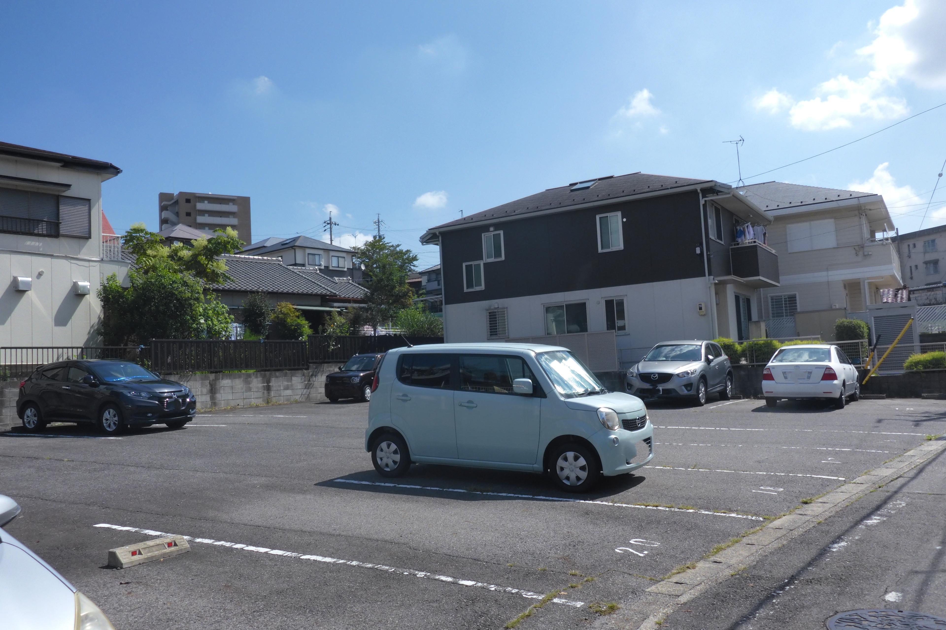 320053の外観・駐車場イメージ2枚目