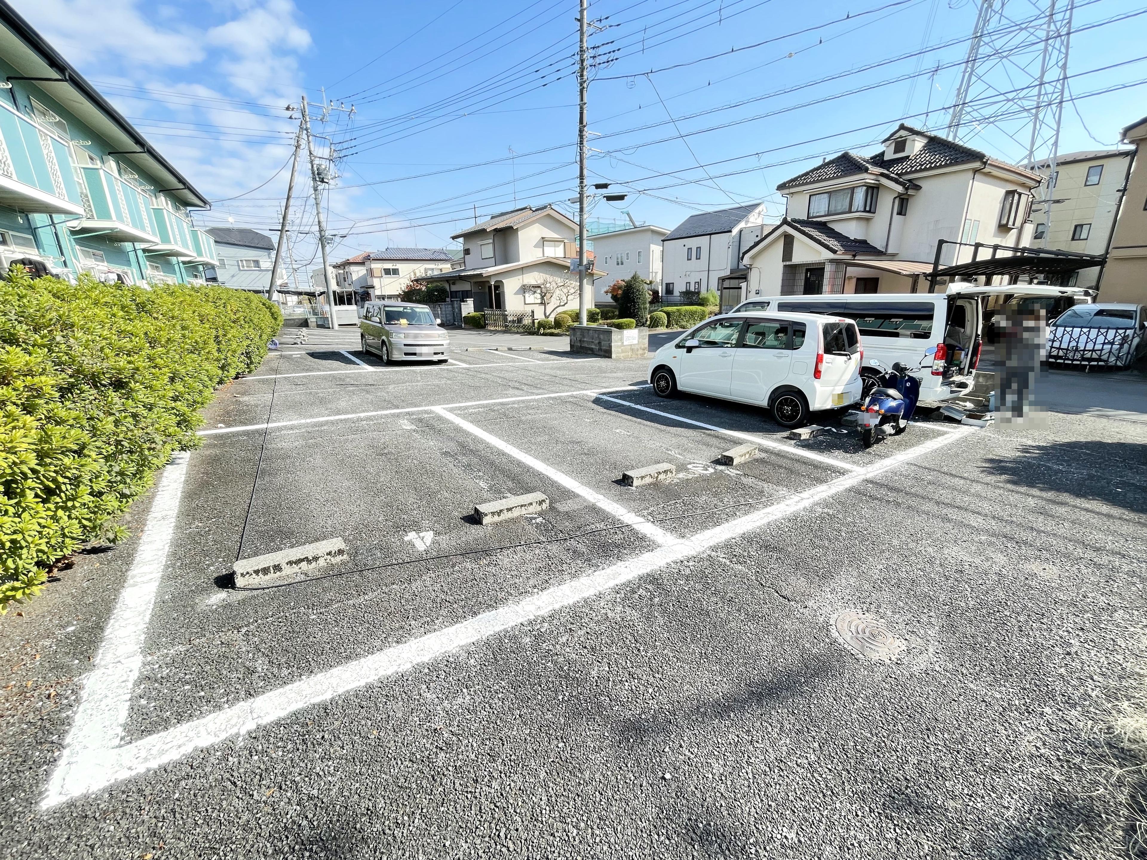 ファミールみだしの敷地内駐車場の外観・駐車場イメージ2枚目