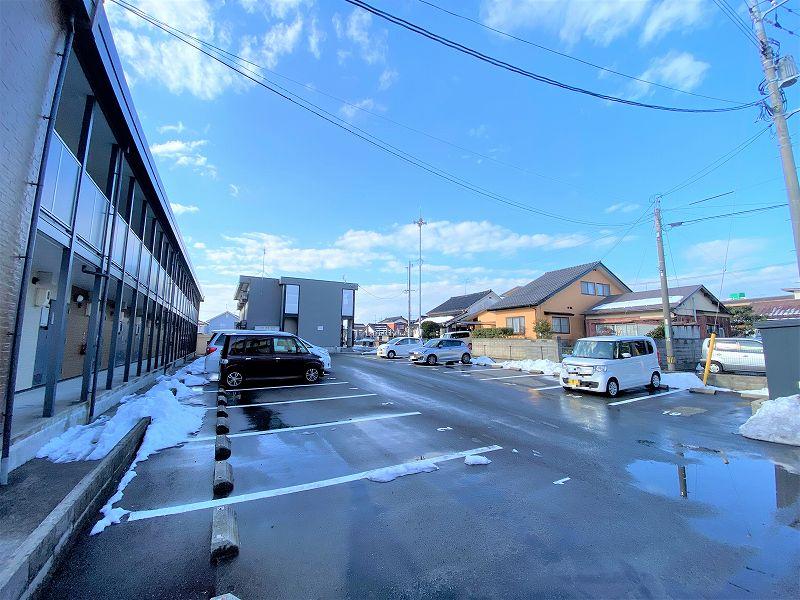 ＯＭＯＴＥ(24480)の外観・駐車場イメージ2枚目