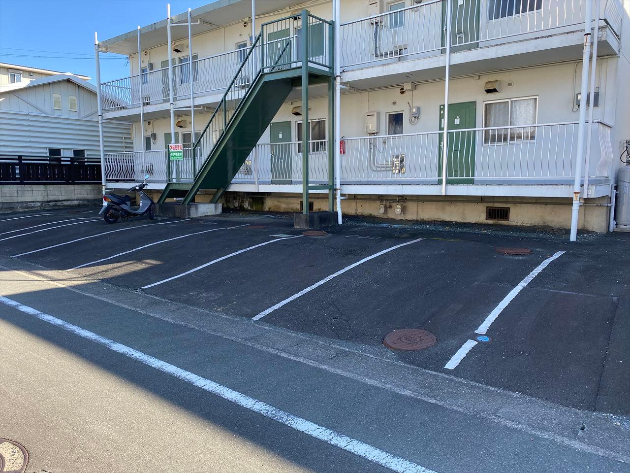 コーポカネマンⅡの外観・駐車場イメージ1枚目