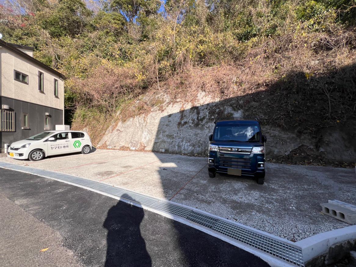 岩崎町2342-8　青空駐車場の外観・駐車場イメージ2枚目