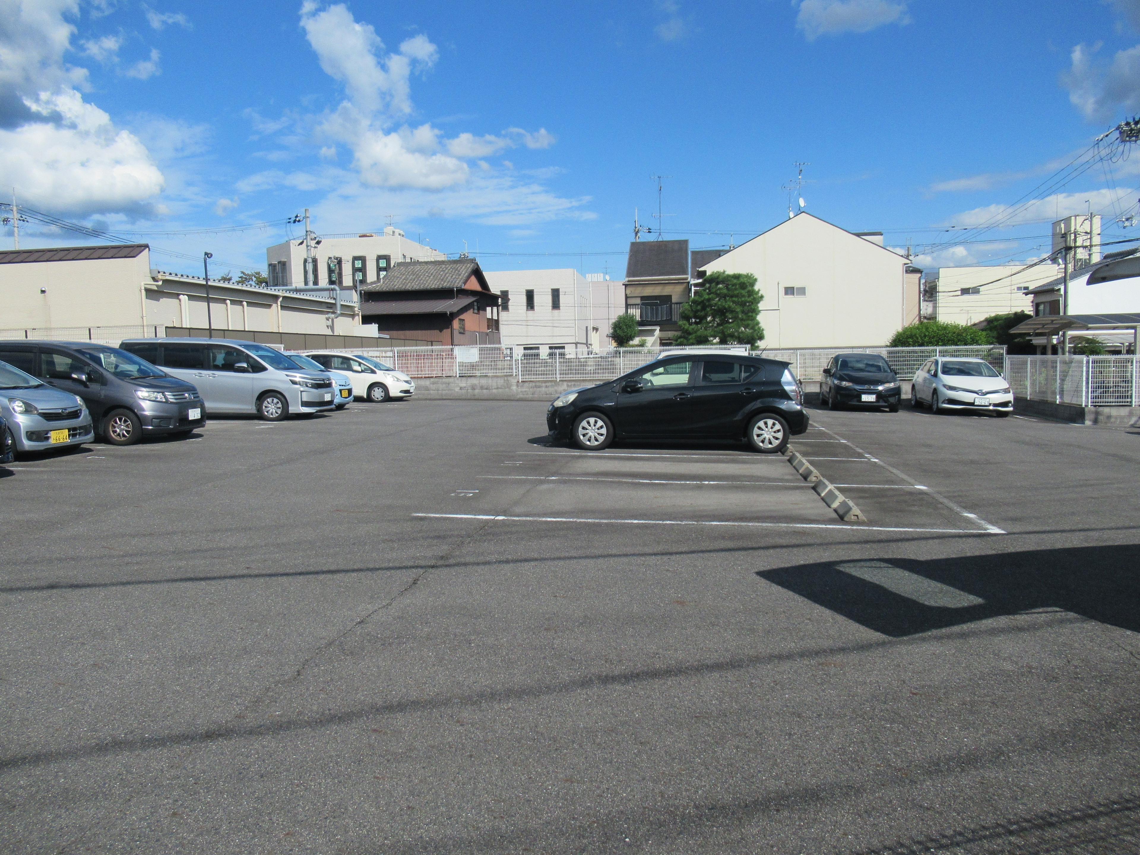 西村ガレージの外観・駐車場イメージ2枚目