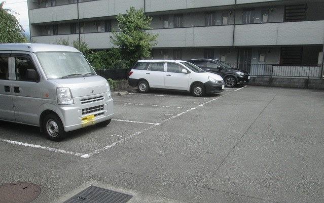 ヴィクトアール(21961)の外観・駐車場イメージ1枚目