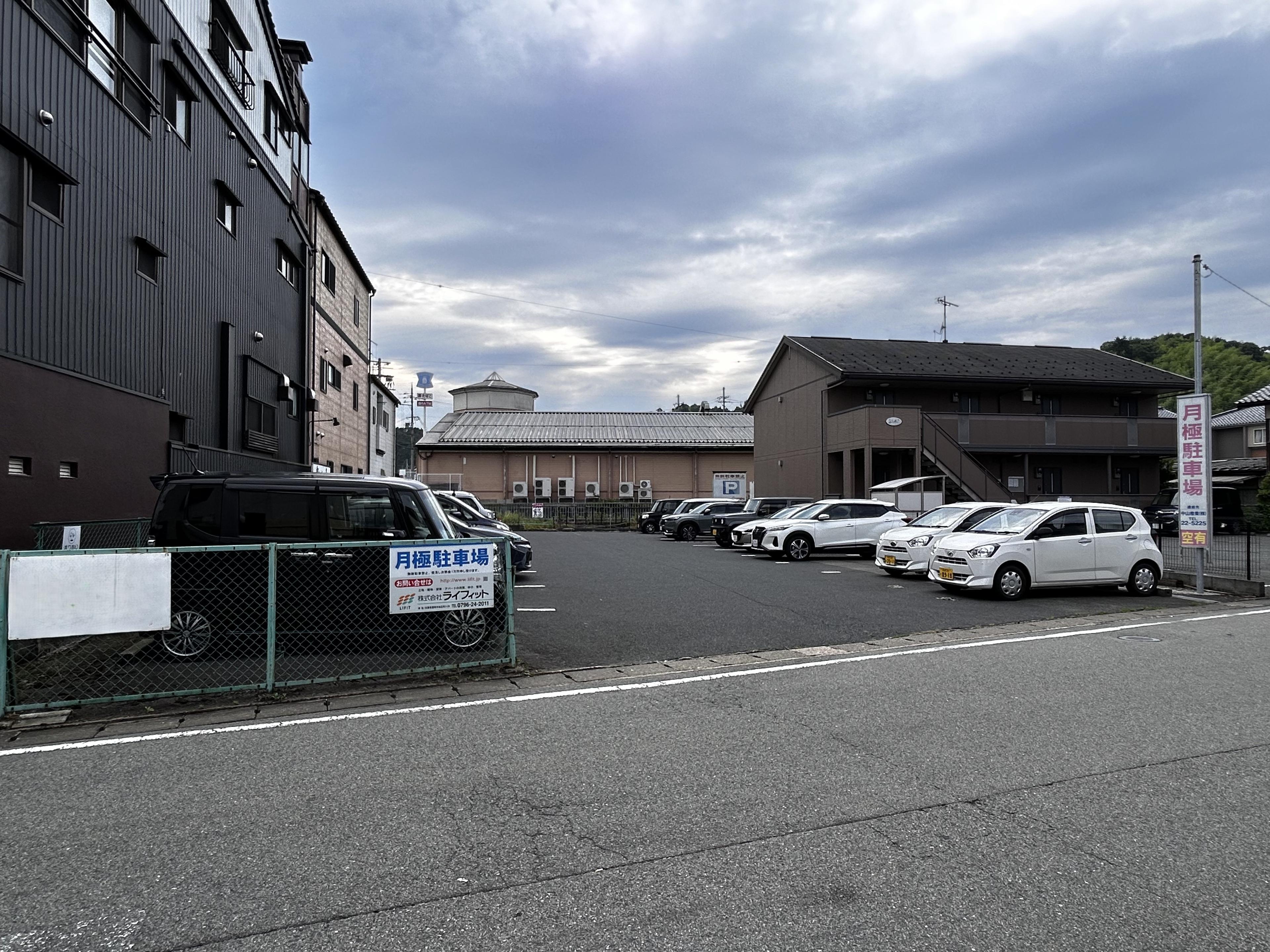 中山様下陰月極駐車場の外観・駐車場イメージ1枚目