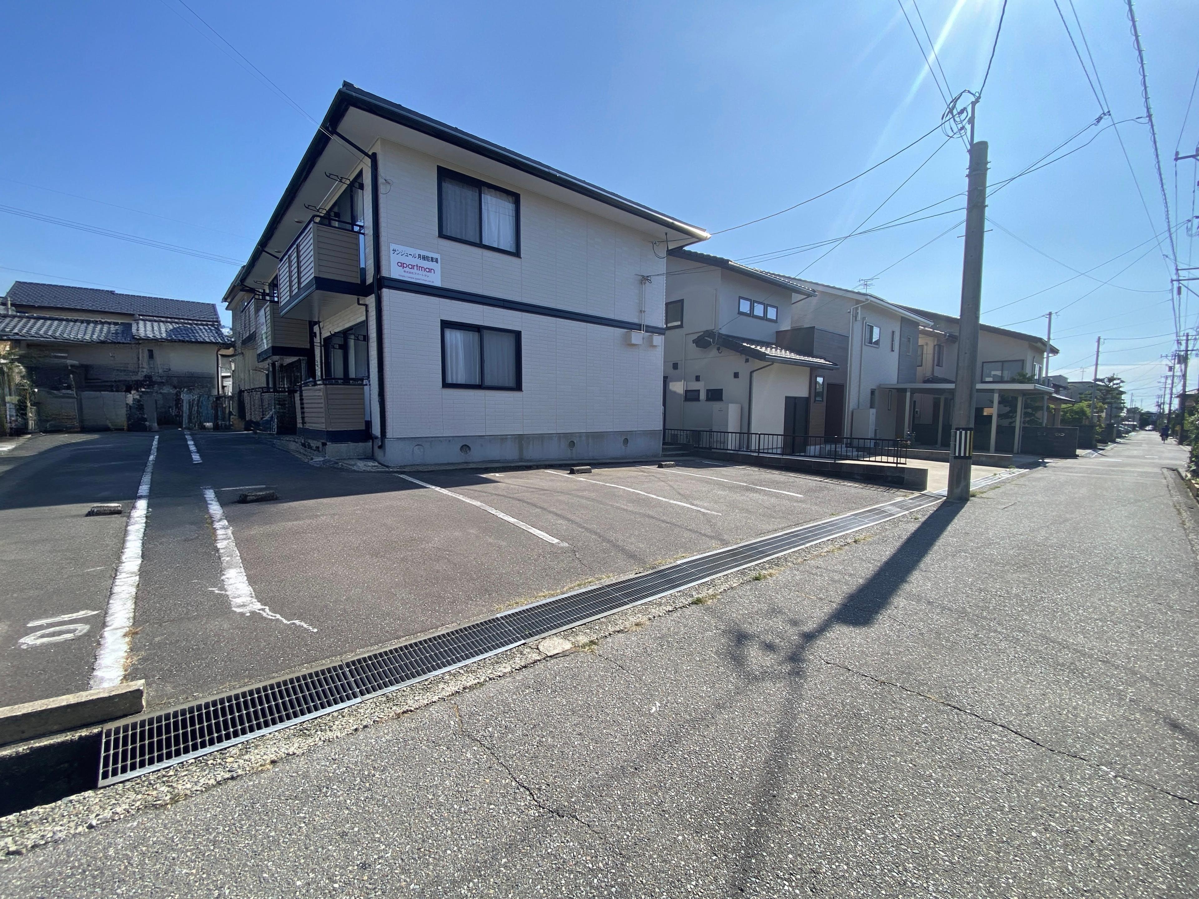 サンジュールの外観・駐車場イメージ3枚目