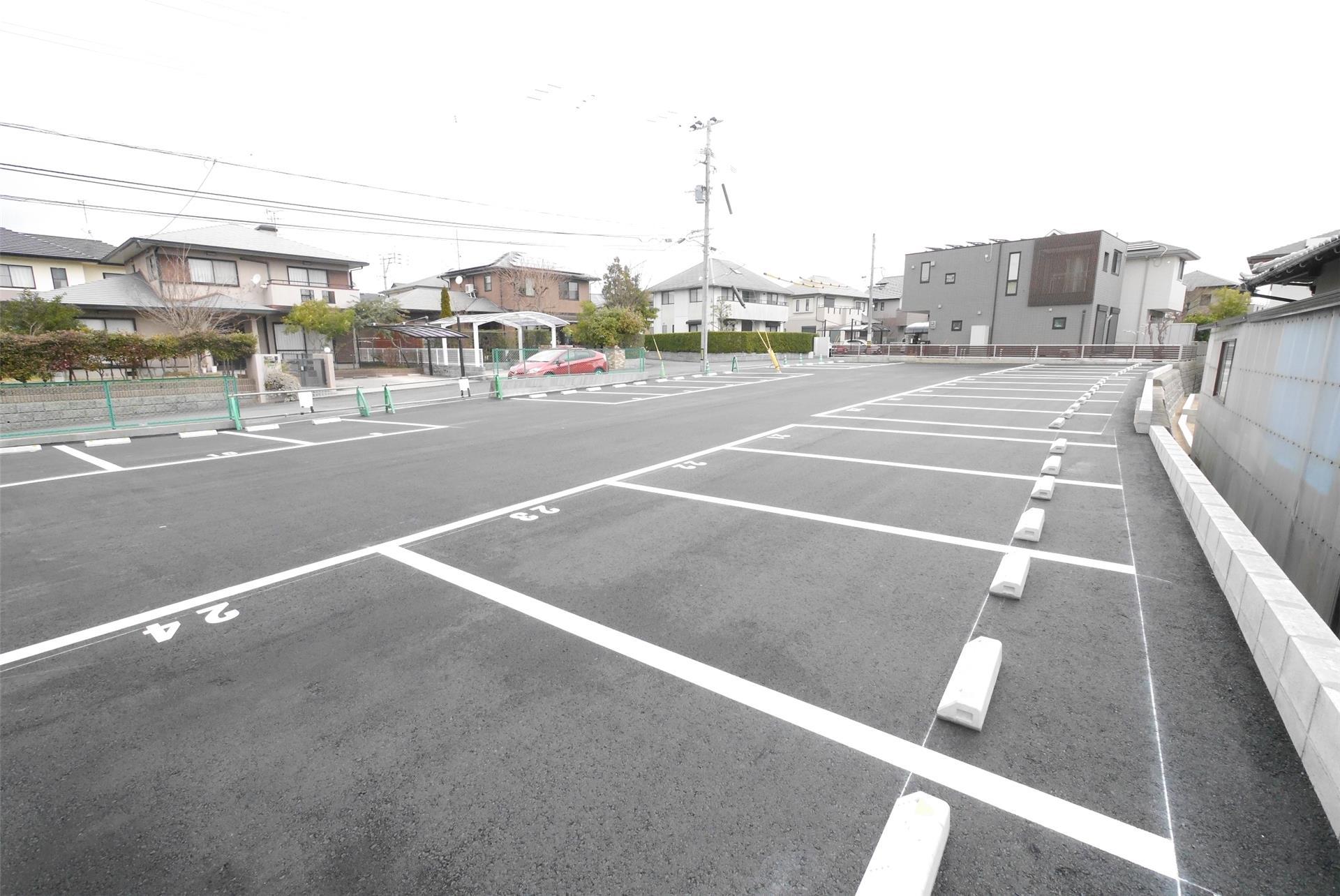 浅川学園台３丁目パーキングの外観・駐車場イメージ2枚目