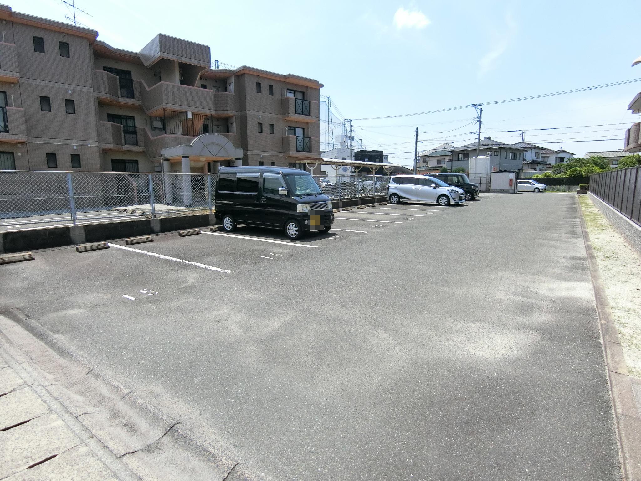 ネオパレス長者原　駐車場の外観・駐車場イメージ1枚目