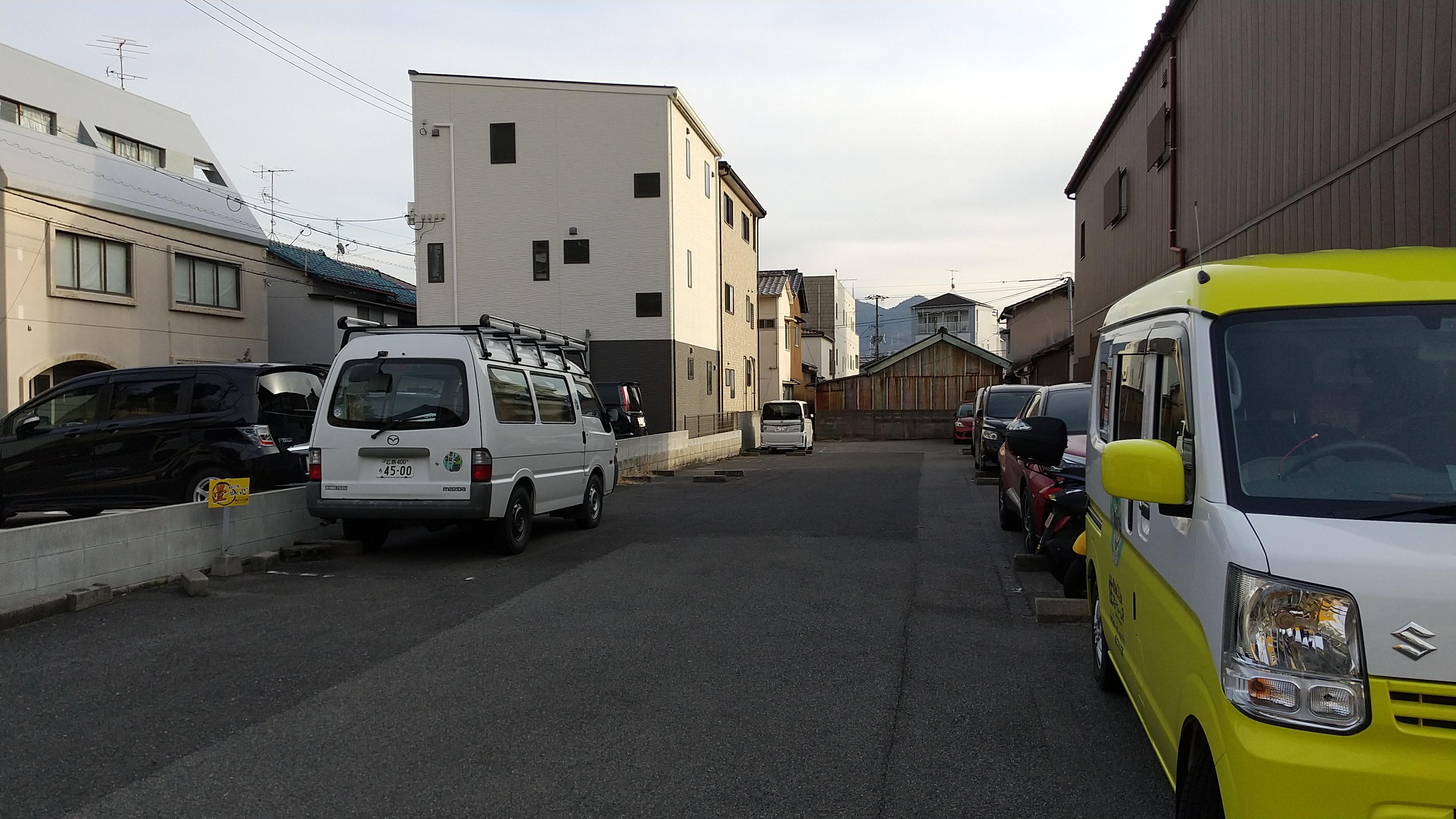 新町ガレージの外観・駐車場イメージ1枚目