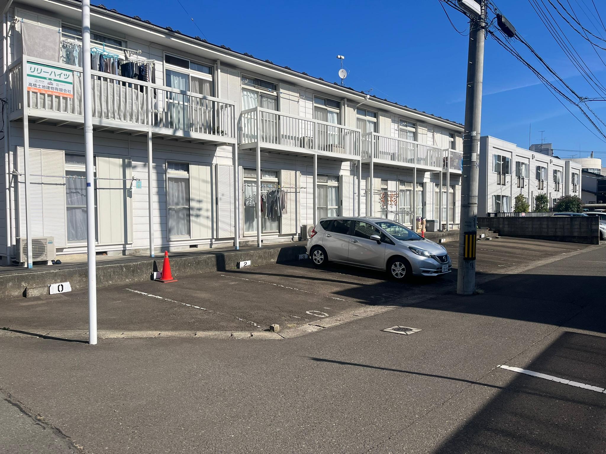 リリーハイツの外観・駐車場イメージ1枚目