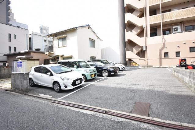 住吉渡辺ｶﾞﾚｰｼﾞの外観・駐車場イメージ1枚目