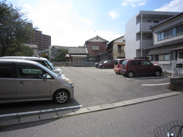 生野ガレージの外観・駐車場イメージ1枚目