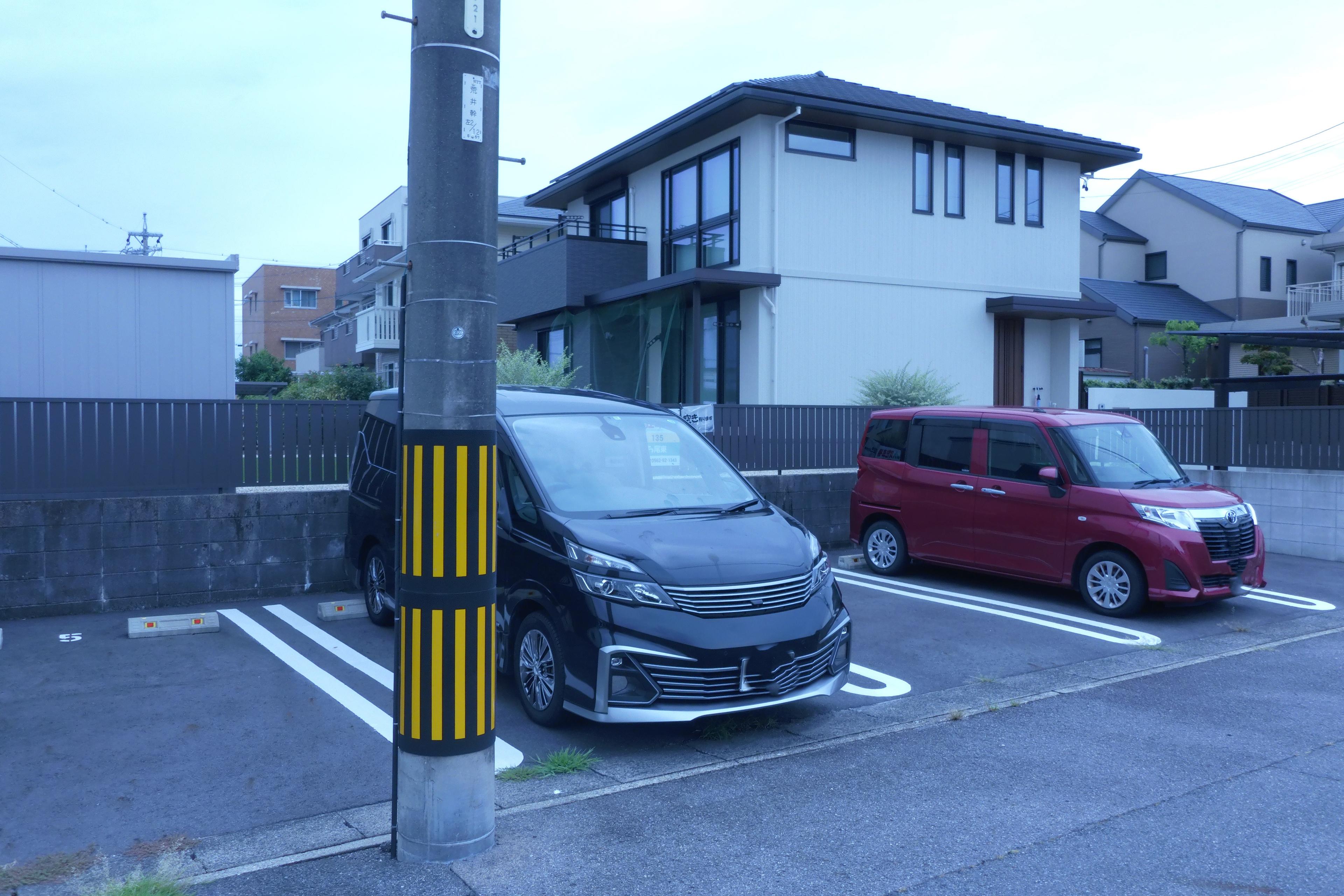 320135の外観・駐車場イメージ2枚目