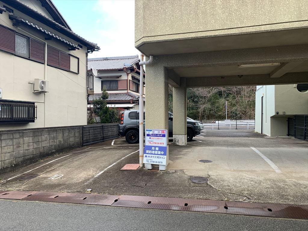 ドムスパーキングの外観・駐車場イメージ3枚目