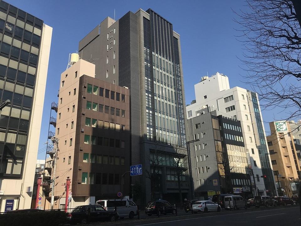 全日本トラック総合会館の外観・駐車場イメージ3枚目