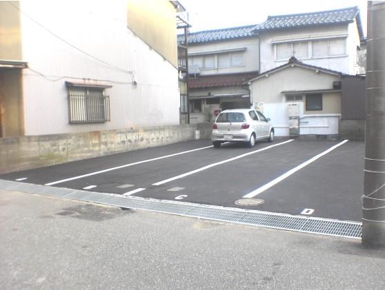 中村町１４０パーキングの外観・駐車場イメージ1枚目