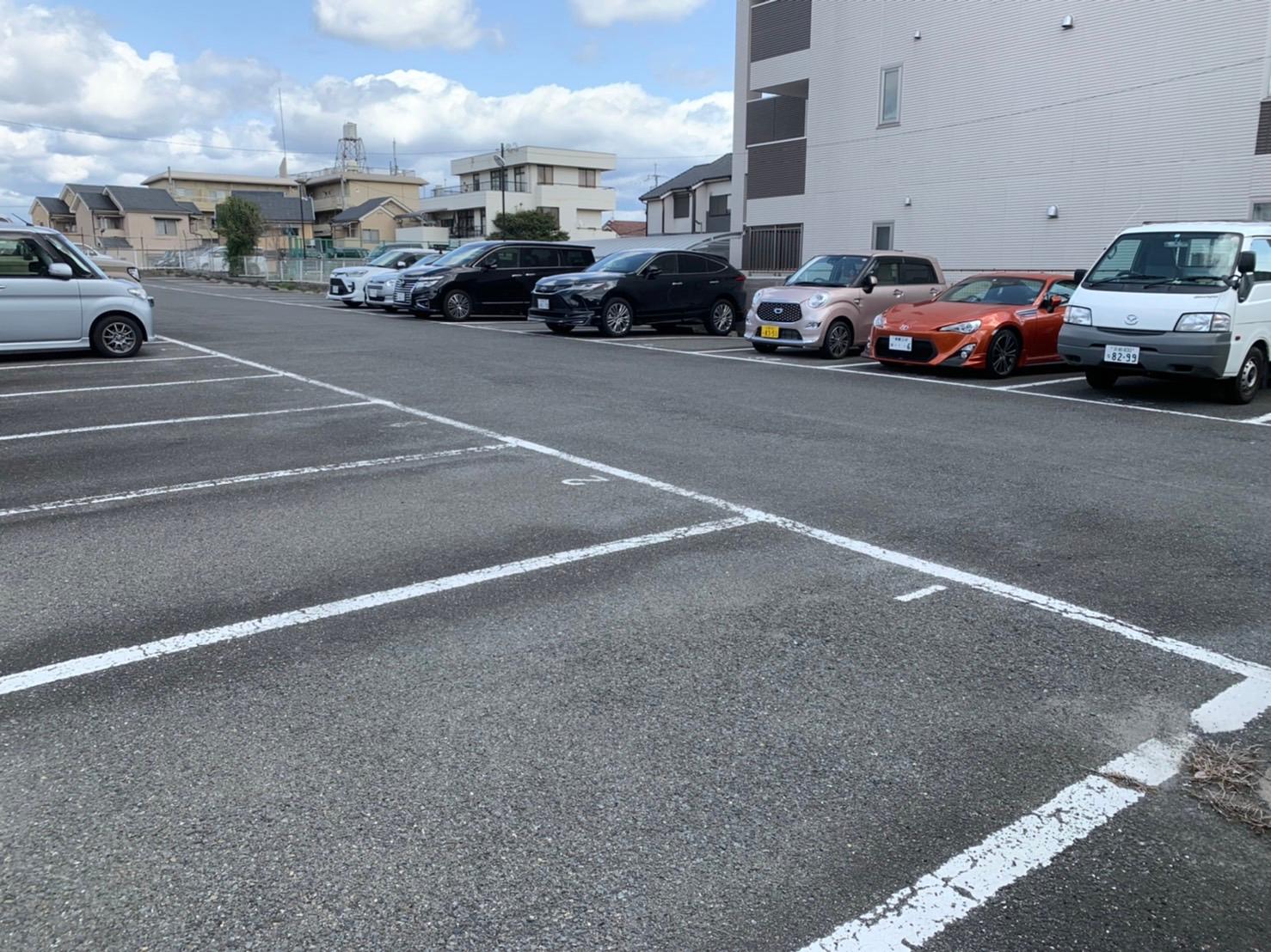 東セガレージの外観・駐車場イメージ2枚目