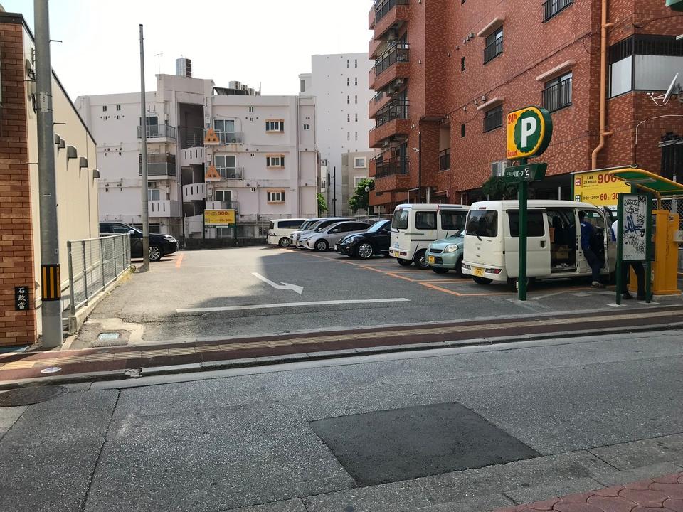 那覇市松尾２丁目第８の外観・駐車場イメージ1枚目