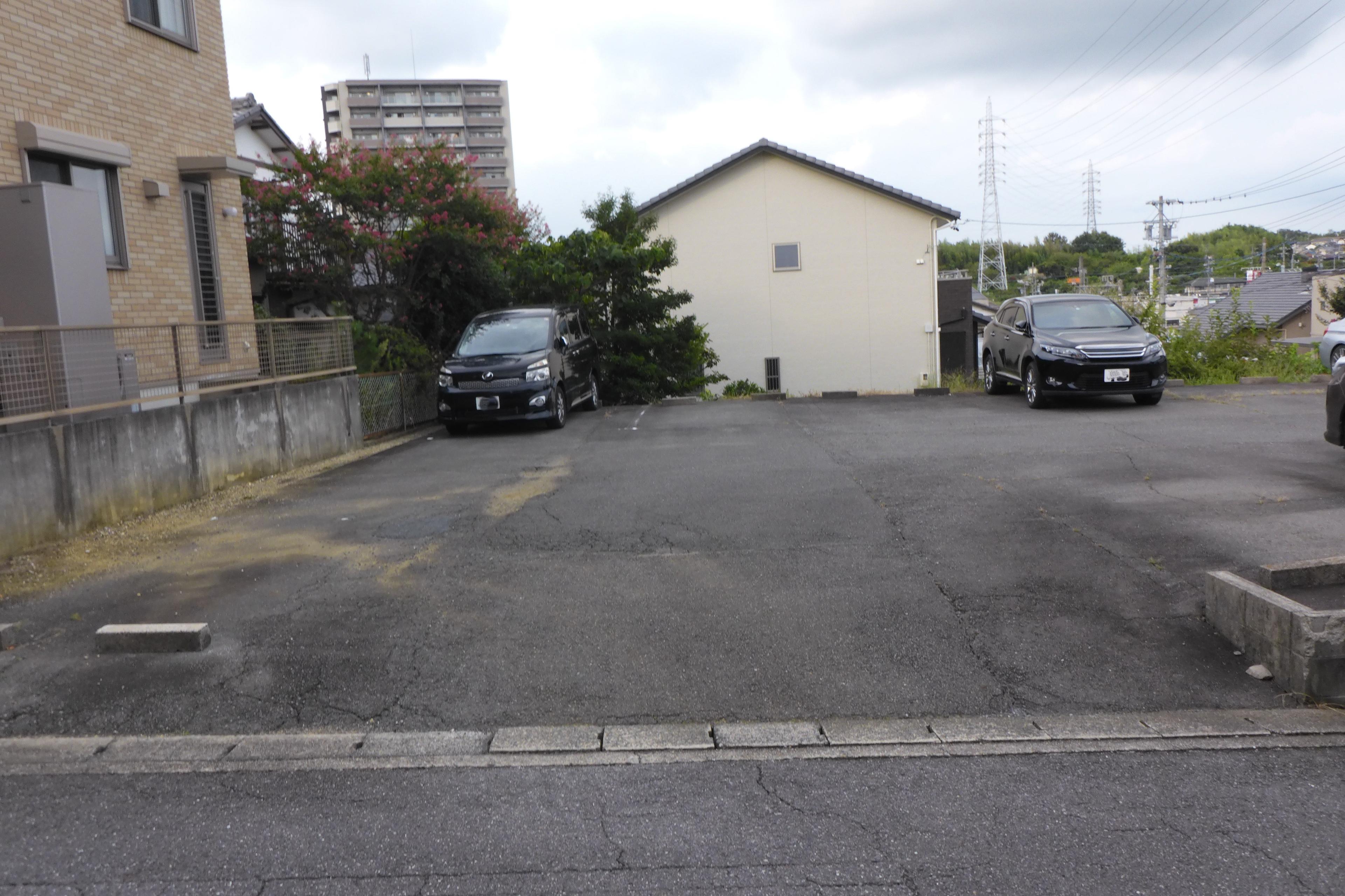 320024の外観・駐車場イメージ2枚目