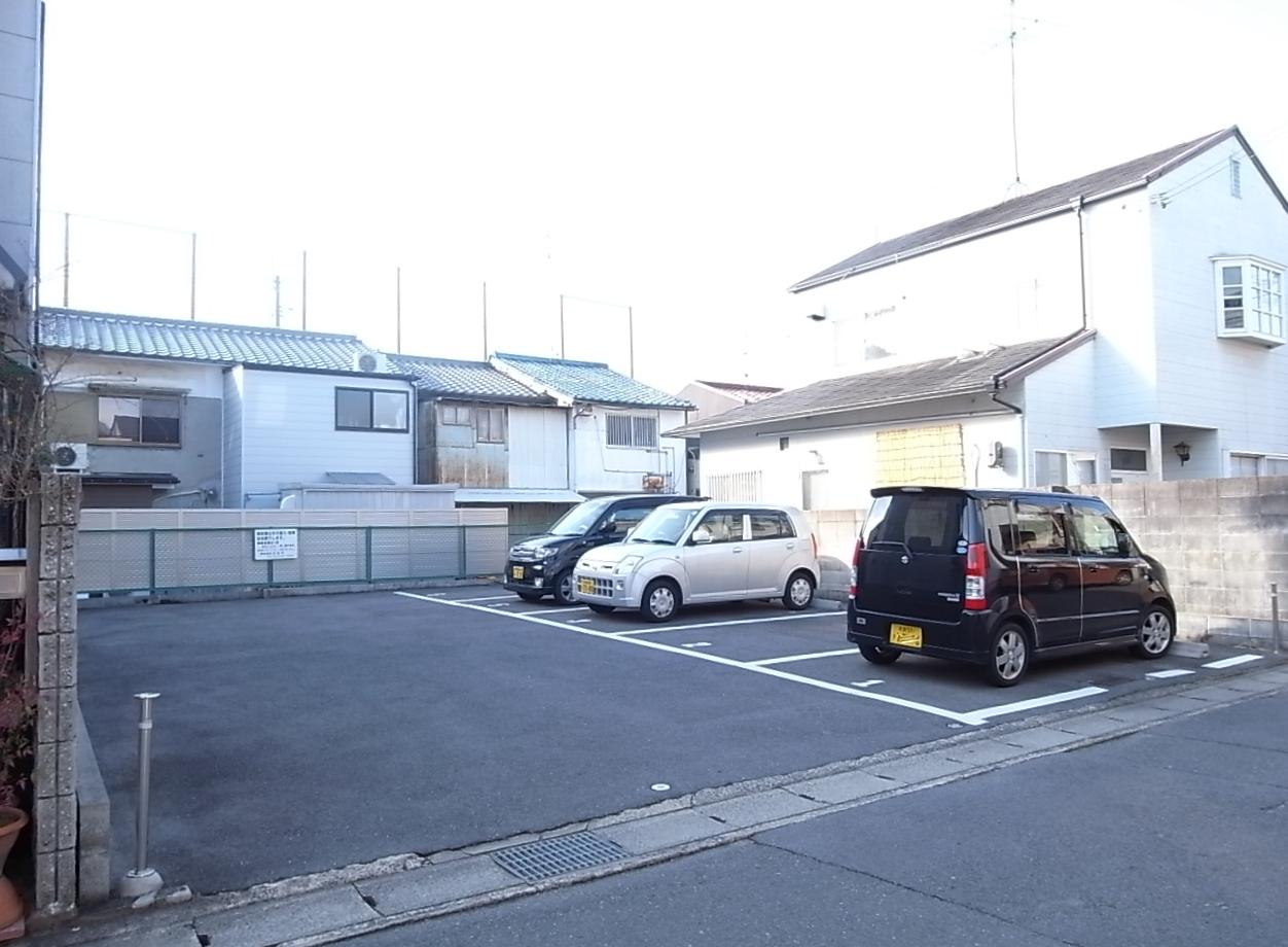 草木町ガレージの外観・駐車場イメージ1枚目