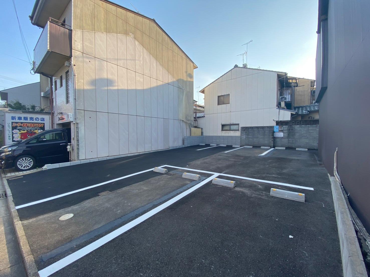 紫野西藤ノ森町ガレージの外観・駐車場イメージ1枚目