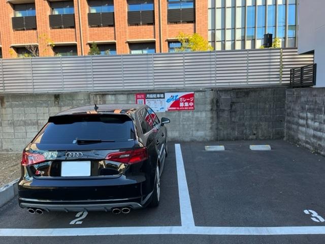 深草ヲカヤ町32-34ガレージの外観・駐車場イメージ1枚目
