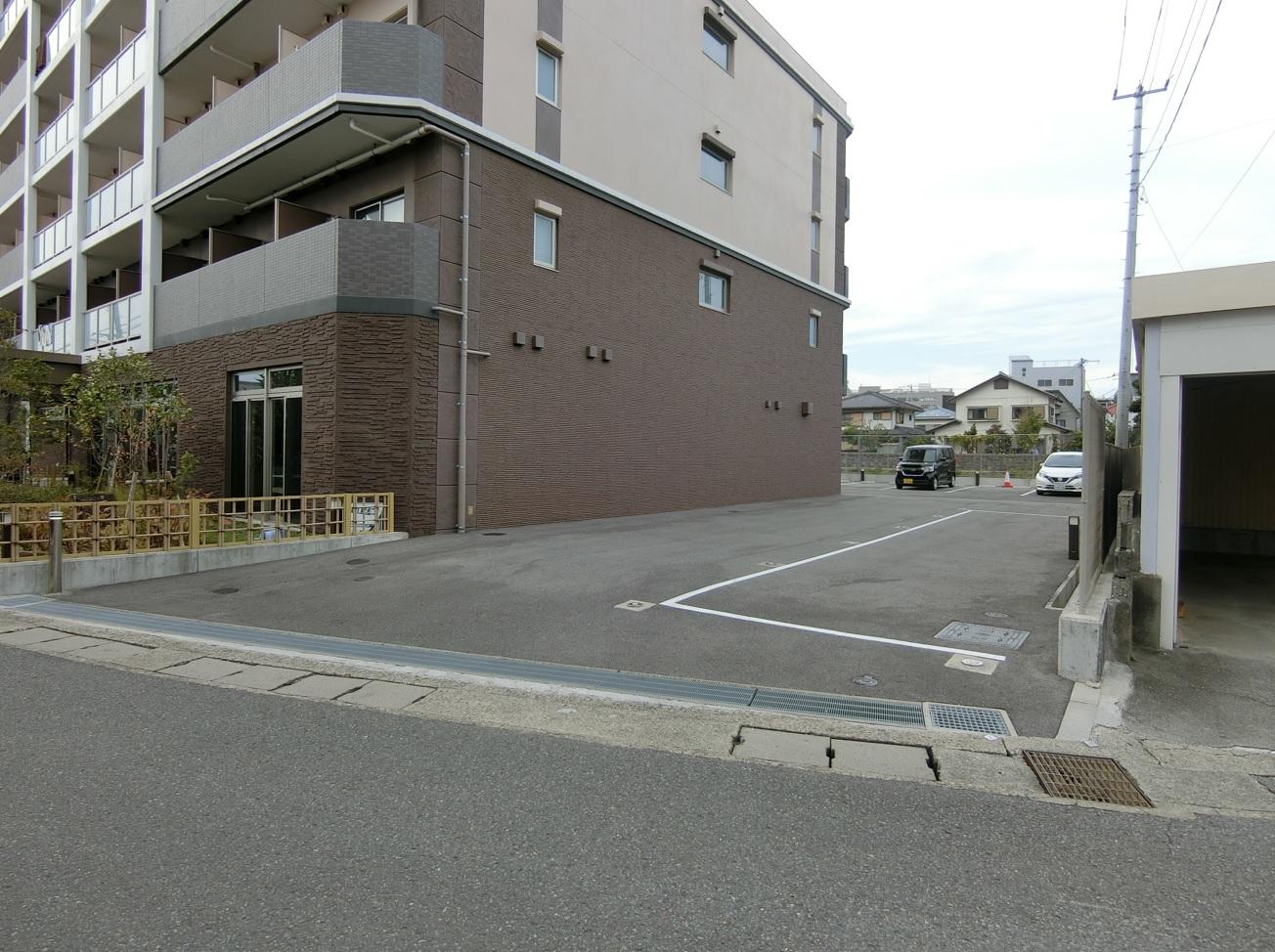 学生会館 Uni E’meal 徳島住吉（駐車場）の外観・駐車場イメージ3枚目