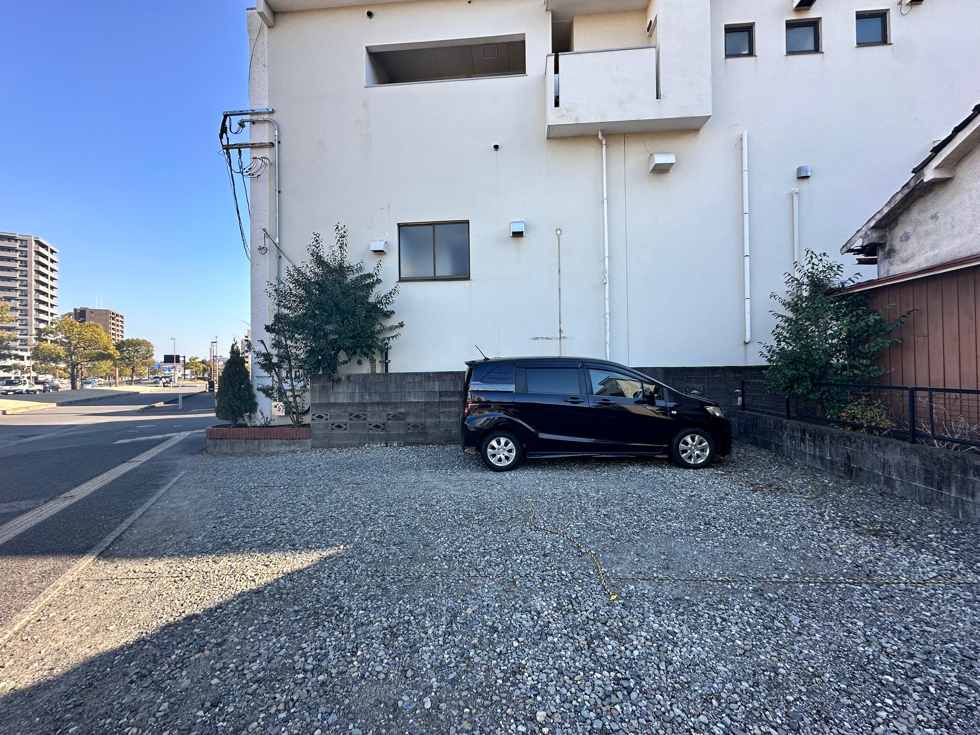 メゾン笠木月極駐車場の外観・駐車場イメージ3枚目