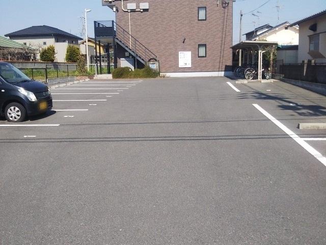 クローバーガーデン(52467)の外観・駐車場イメージ1枚目