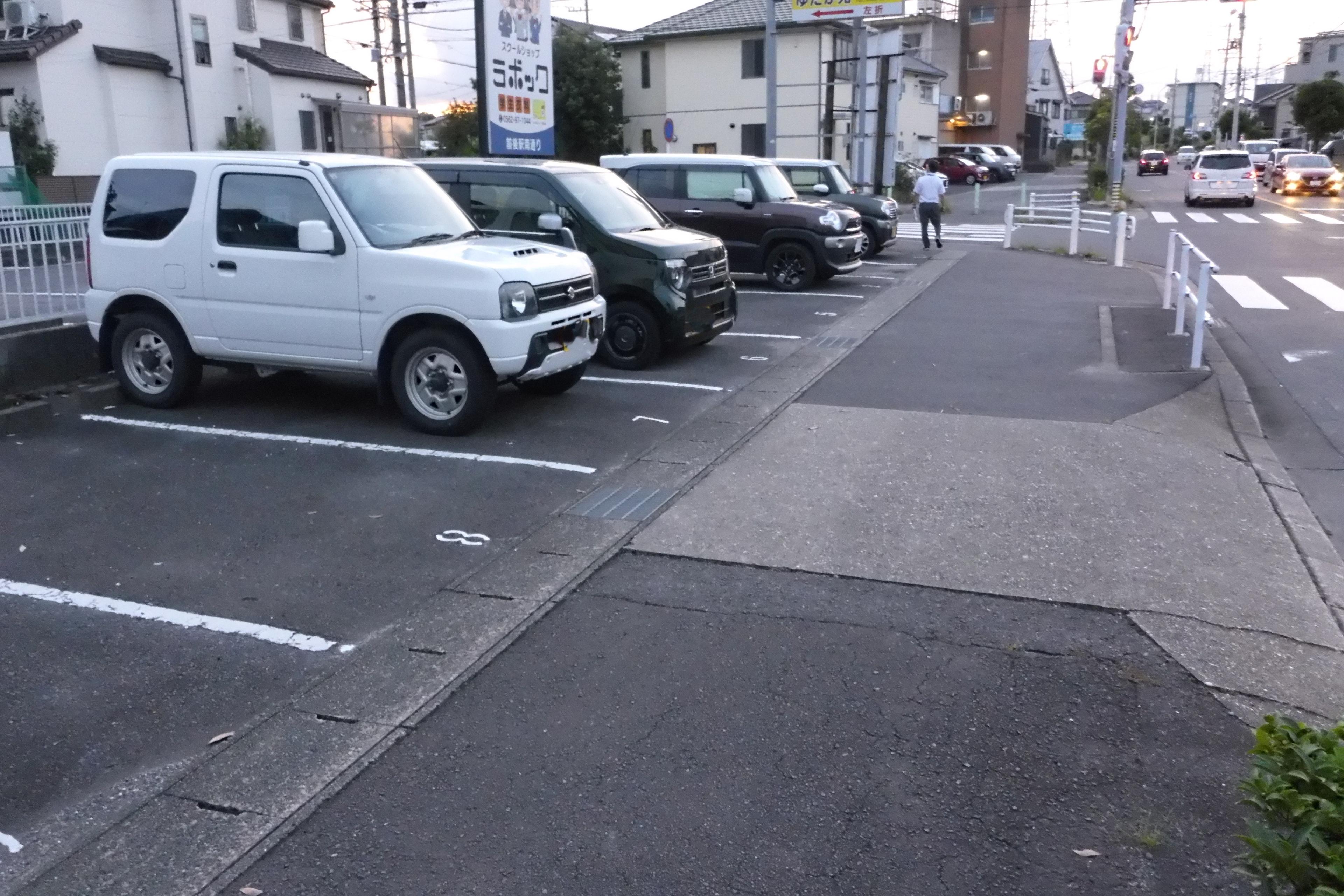 320051の外観・駐車場イメージ1枚目