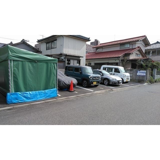 信濃町ガレージの外観・駐車場イメージ1枚目