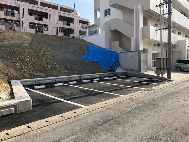 ピースフルパークの外観・駐車場イメージ1枚目